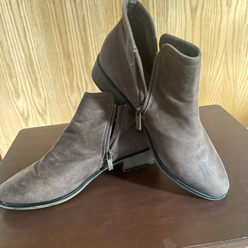 Bamboo brown booties size 8 1/2